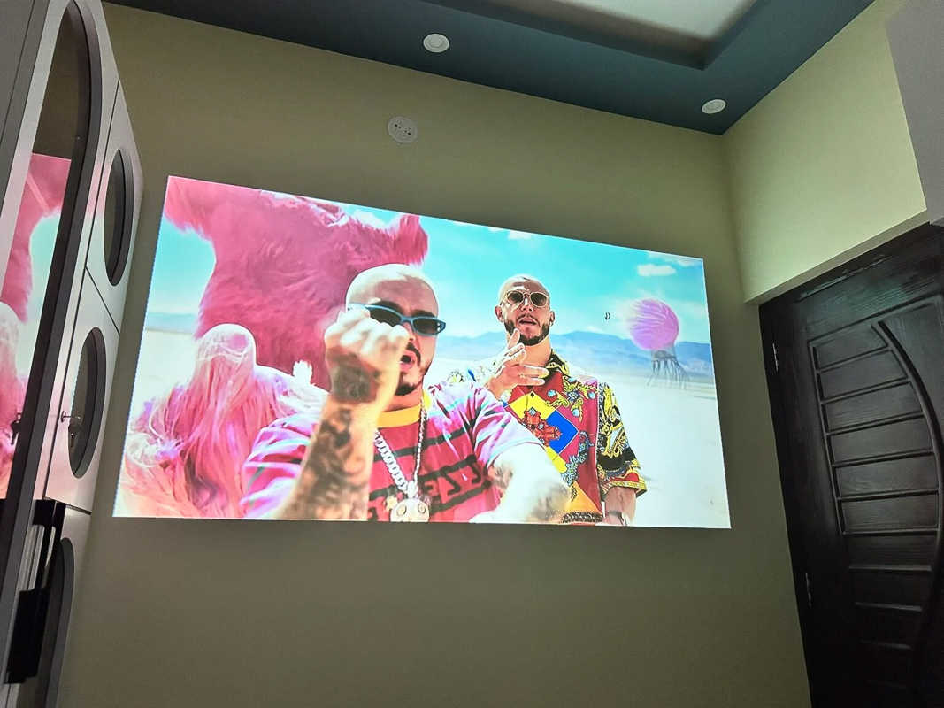 Có 15 triệu nên mua TV 65 inch hay máy chiếu