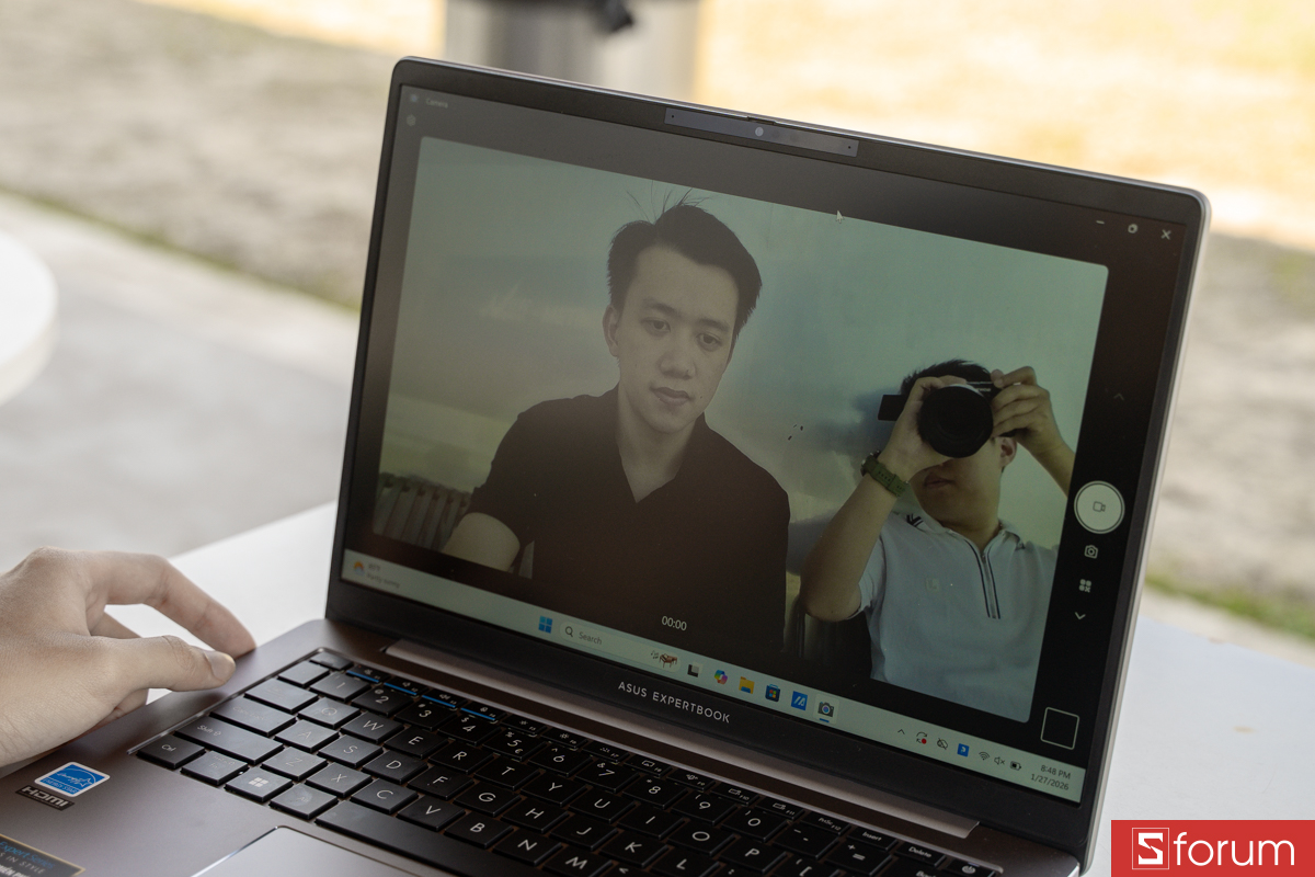 Hiệu năng của máy đủ mạnh để xử lý tốt công việc văn phòng nâng ca