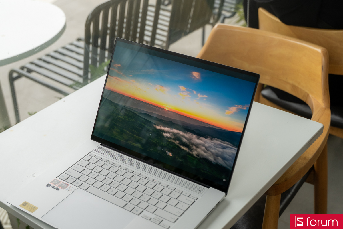 Đánh giá màn hình trên Zenbook S 16