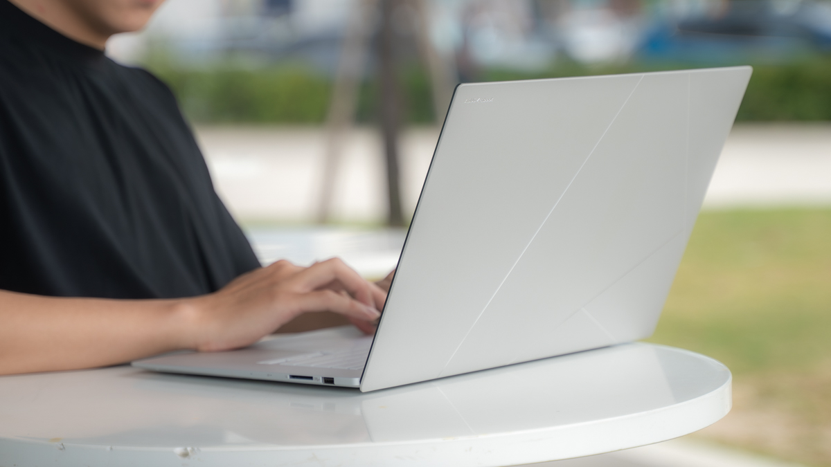 Đánh giá ASUS Zenbook S 16 2025 : Laptop cao cấp khen thì dễ, nhưng chê sao cho đúng mới khó! Đánh giá ASUS Zenbook S 16 2025 : Laptop cao cấp khen thì dễ, nhưng chê sao cho đúng mới khó!