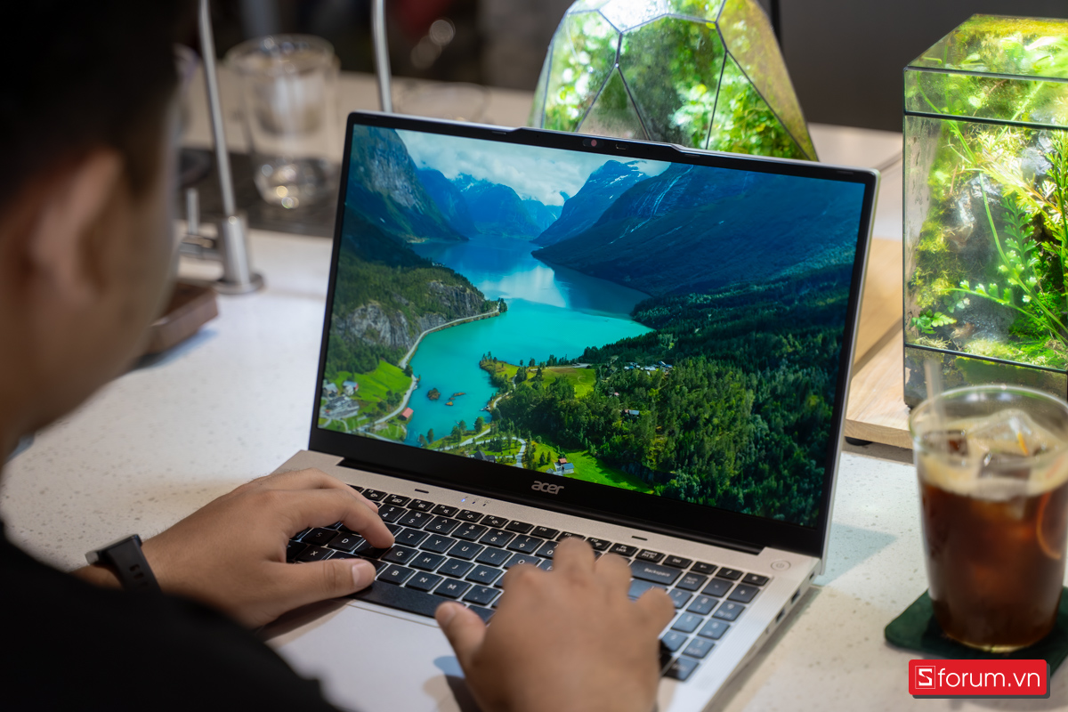 Laptop 15 đến 20 triệu chiến game, học tập