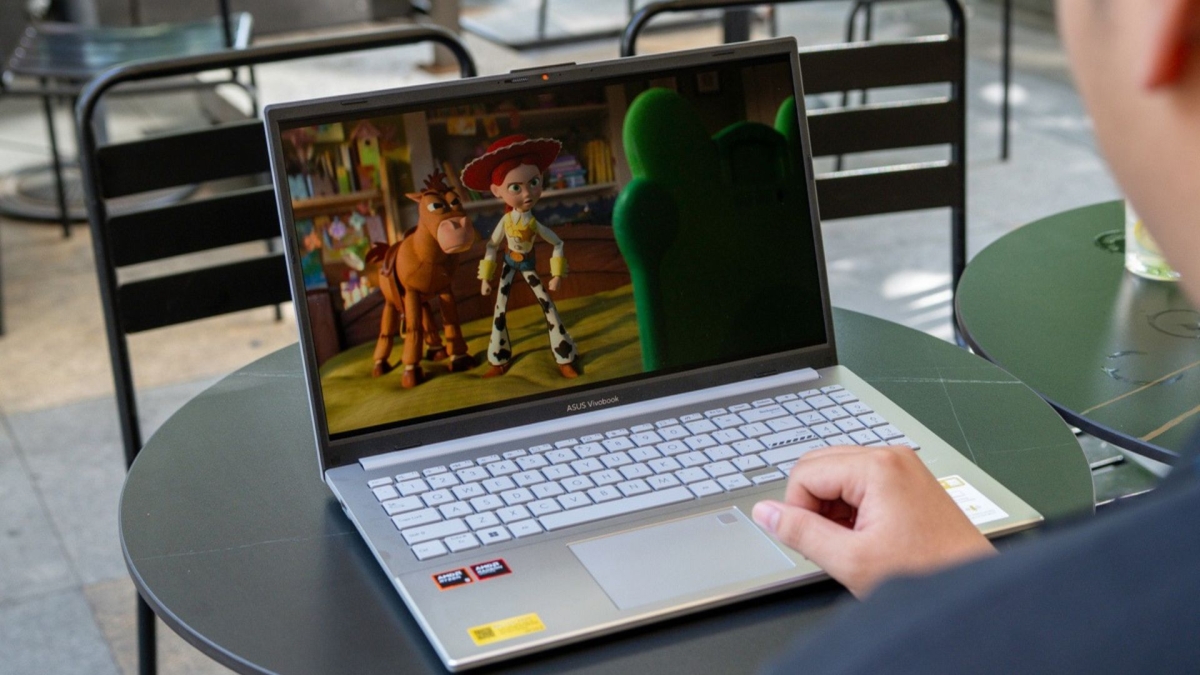 Laptop 15 đến 20 triệu để học tập và chơi game giờ còn ổn áp không?