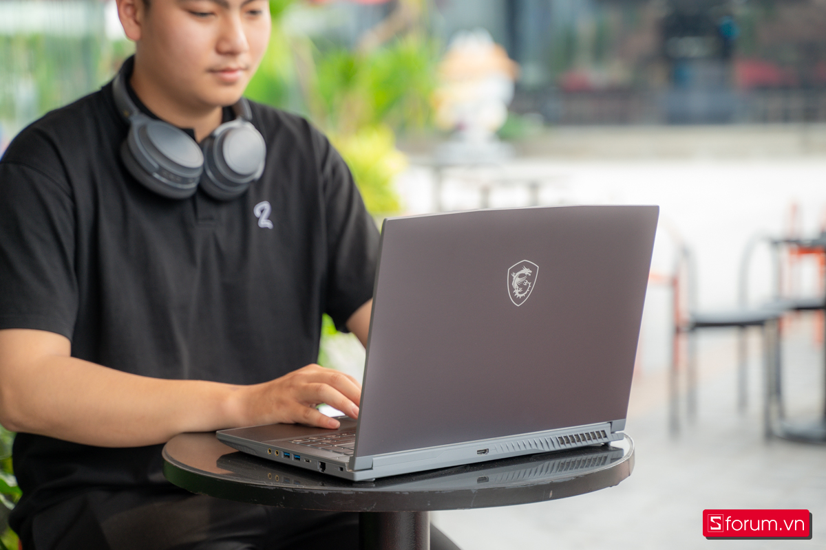 Laptop 20 triệu chơi CS2, Valorant