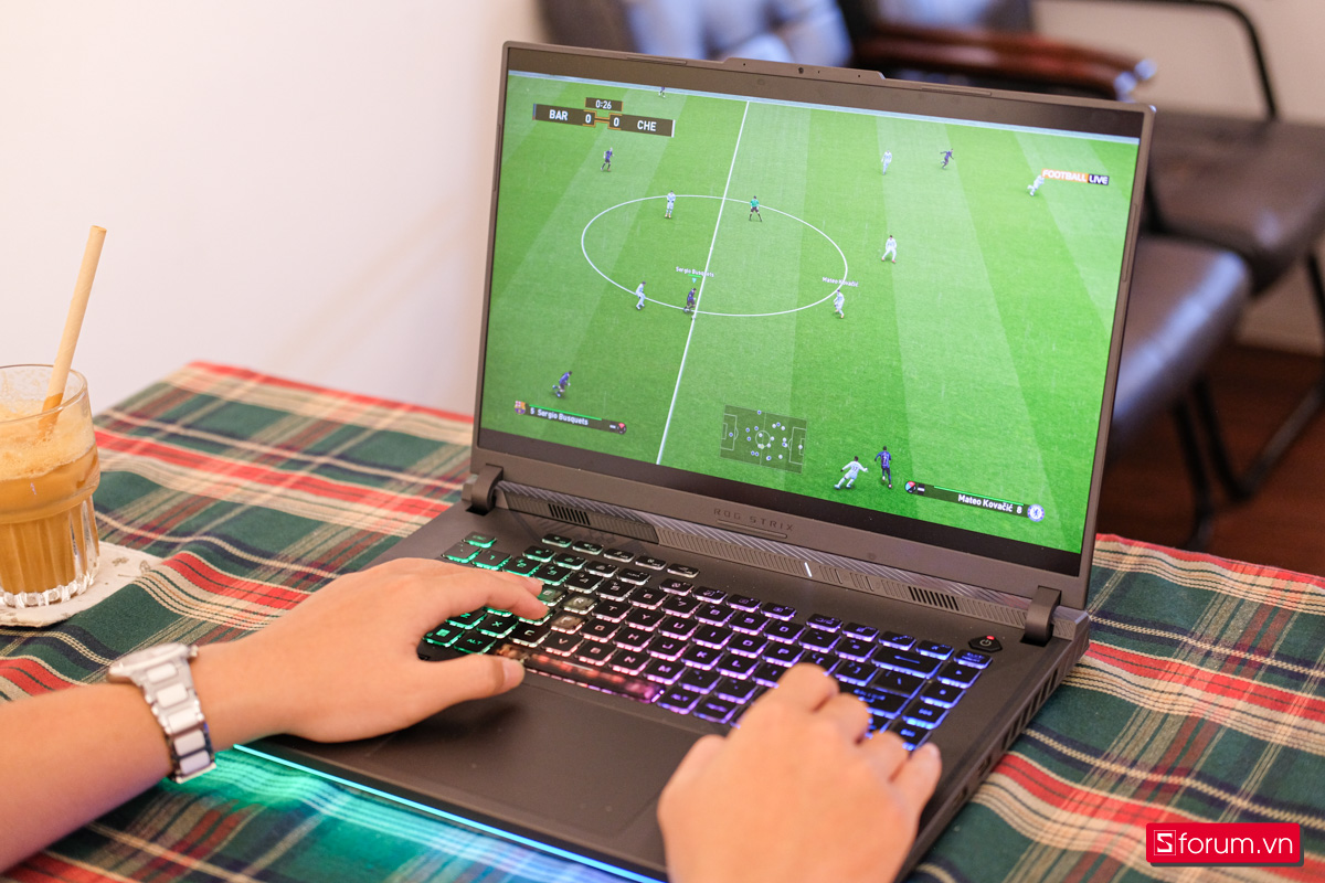 Laptop cho sinh viên IT