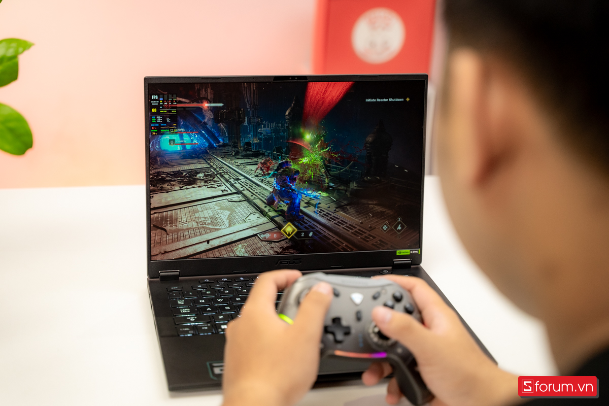 Laptop cho sinh viên IT