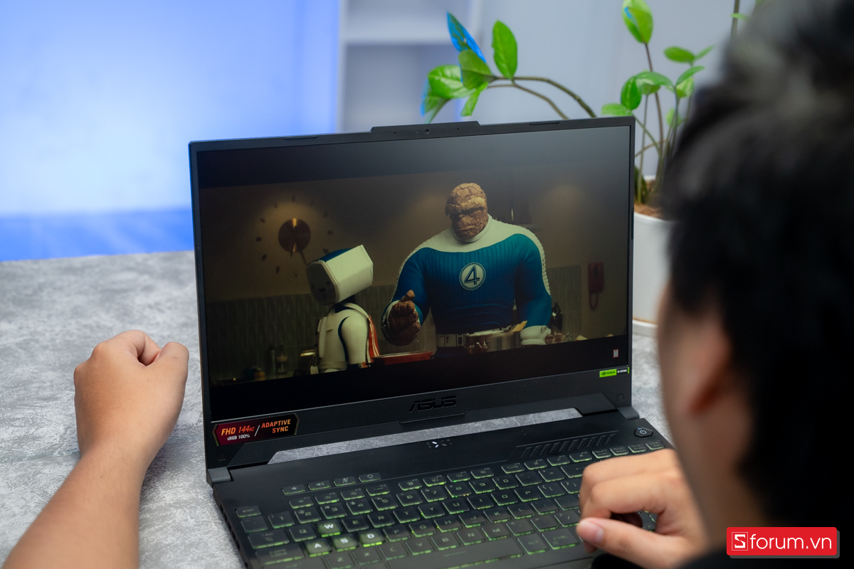 Laptop cho sinh viên IT