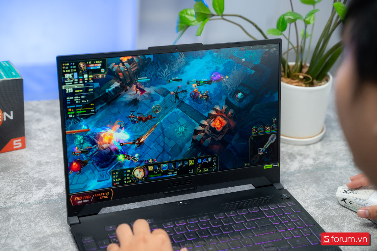 Laptop cho sinh viên IT