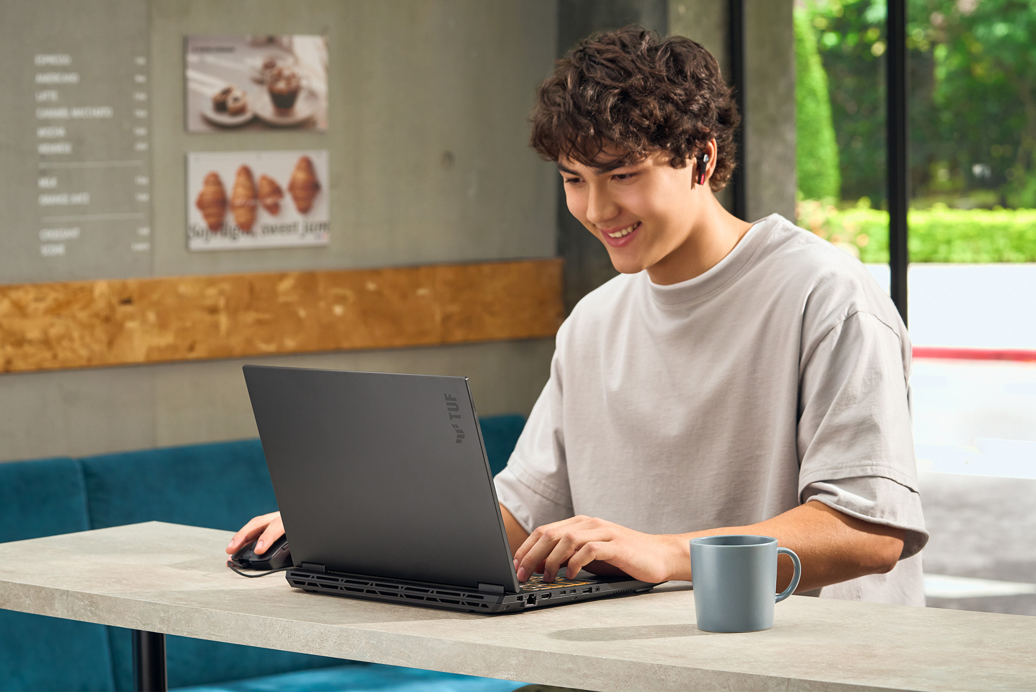 Laptop gaming ROG được trang bị màn hình ROG Nebula