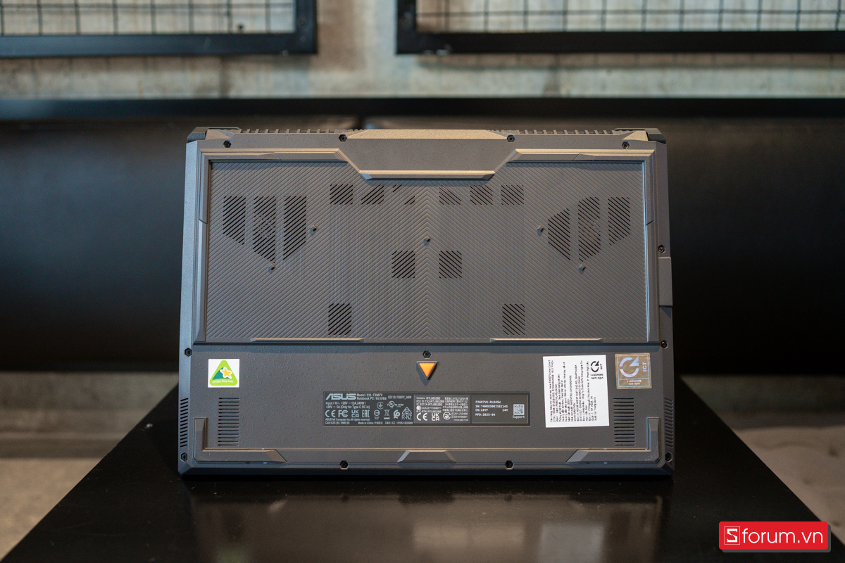 ASUS TUF Gaming F16 là lựa chọn phù hợp cho người mới làm đồ họa hoặc sinh viên ngành thiết kế