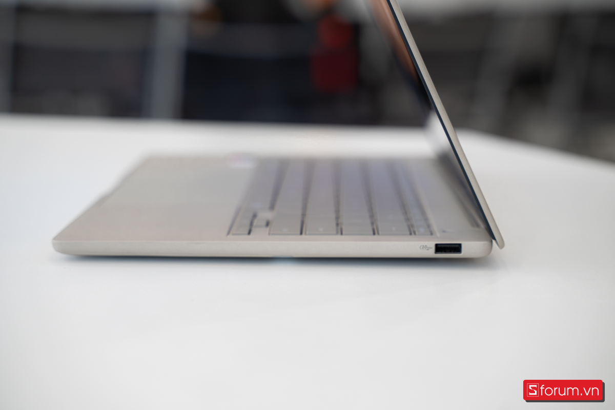 Laptop mỏng nhẹ đáng cân nhắc dịp 8 tháng 3