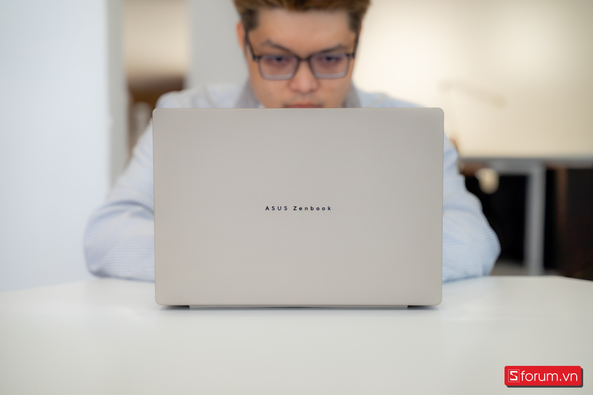 Laptop mỏng nhẹ đáng cân nhắc dịp 8 tháng 3