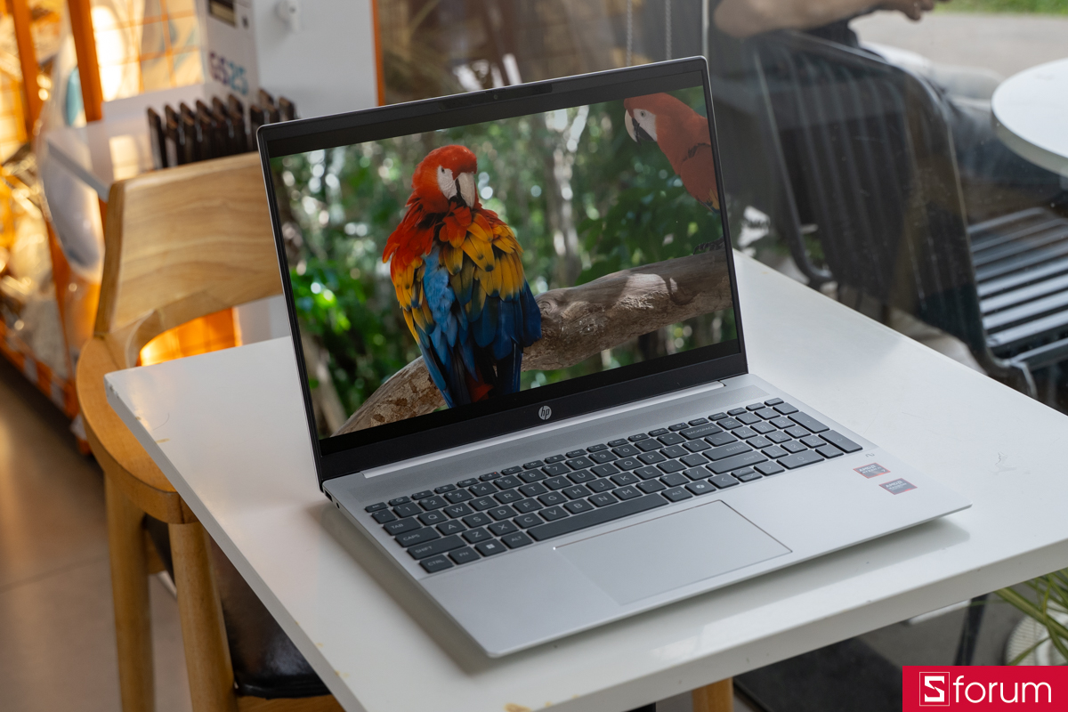 Laptop mỏng nhẹ đáng cân nhắc dịp 8 tháng 3