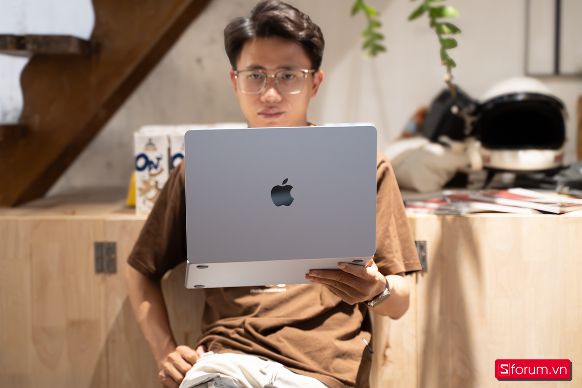 Laptop mỏng nhẹ đáng cân nhắc dịp 8 tháng 3