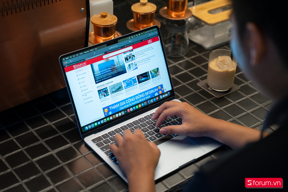 Laptop mỏng nhẹ đáng cân nhắc dịp 8 tháng 3