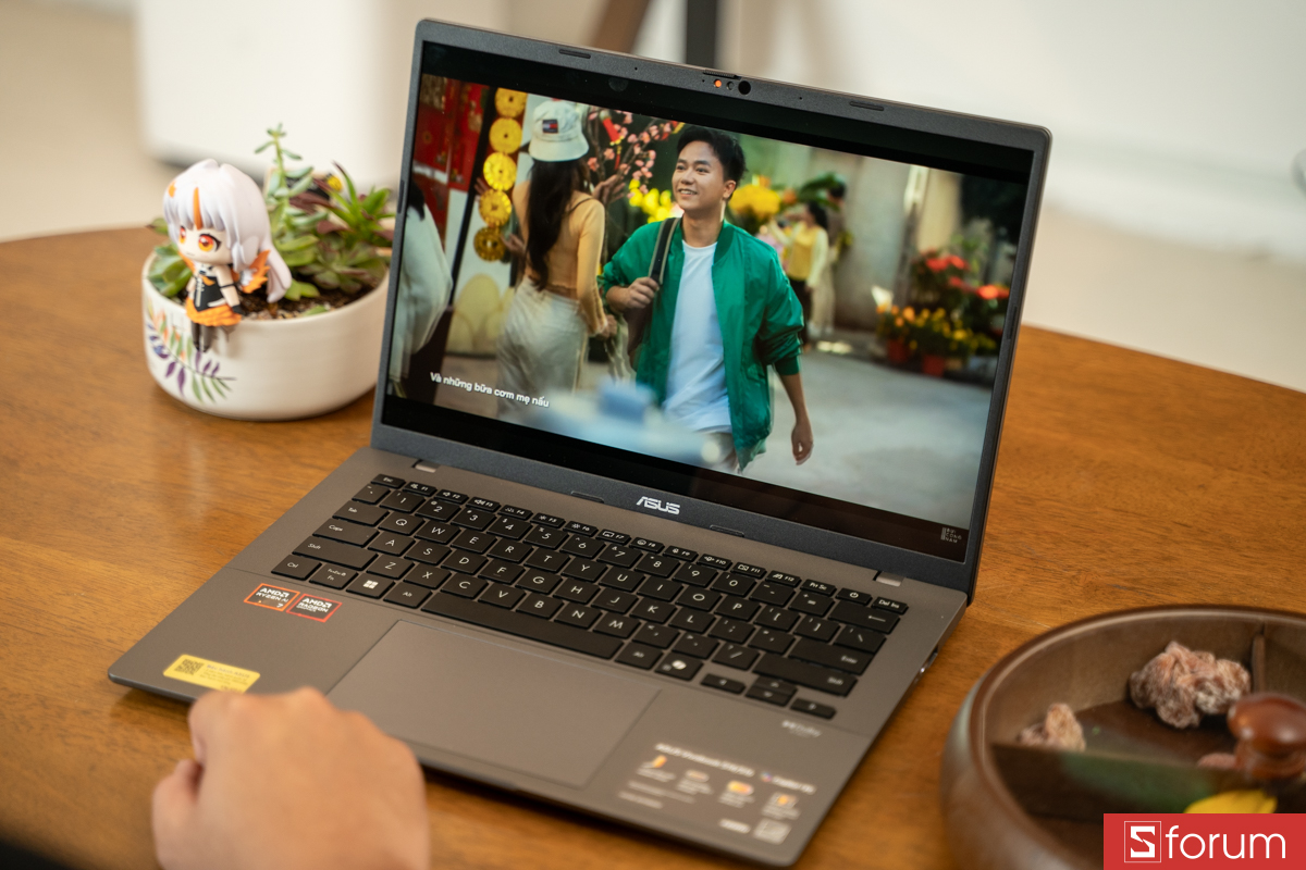 Laptop mỏng nhẹ đáng cân nhắc dịp 8 tháng 3