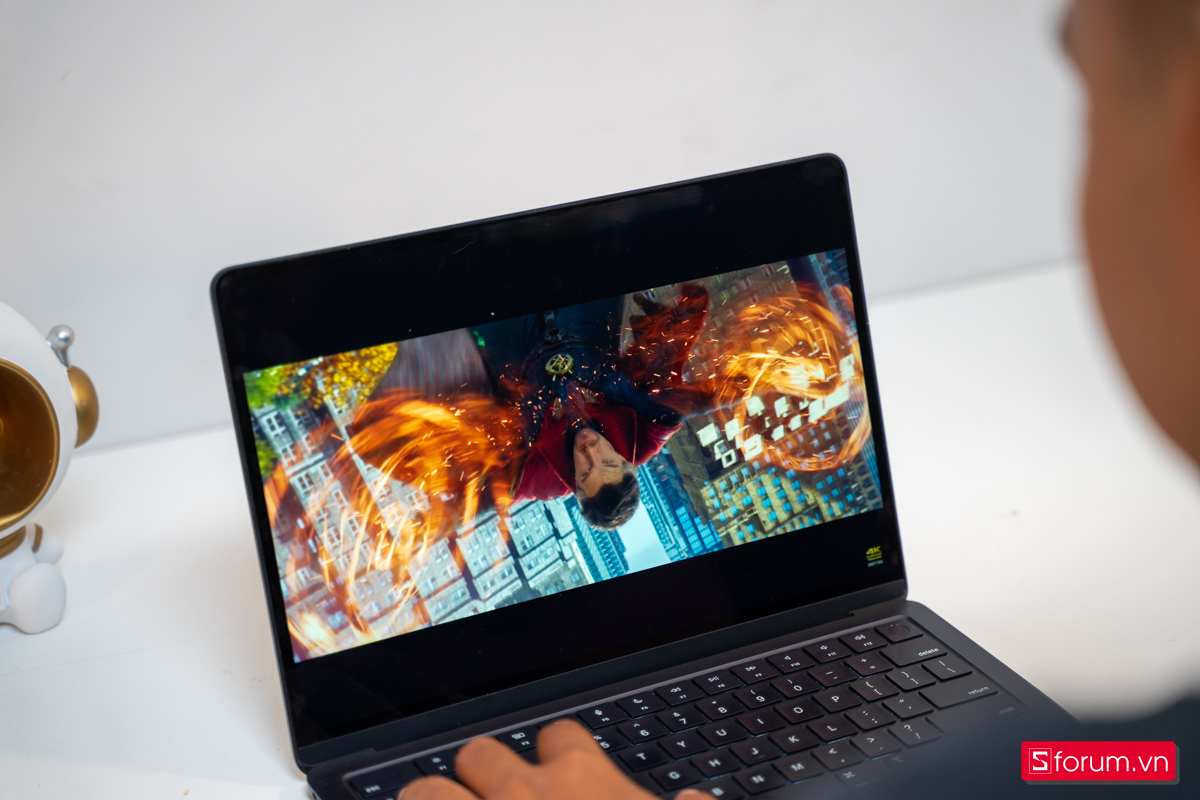 MacBook sang trọng dịp tháng ba