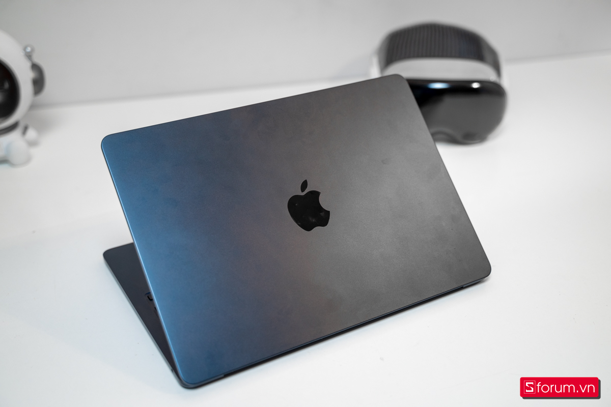 MacBook sang trọng dịp tháng ba
