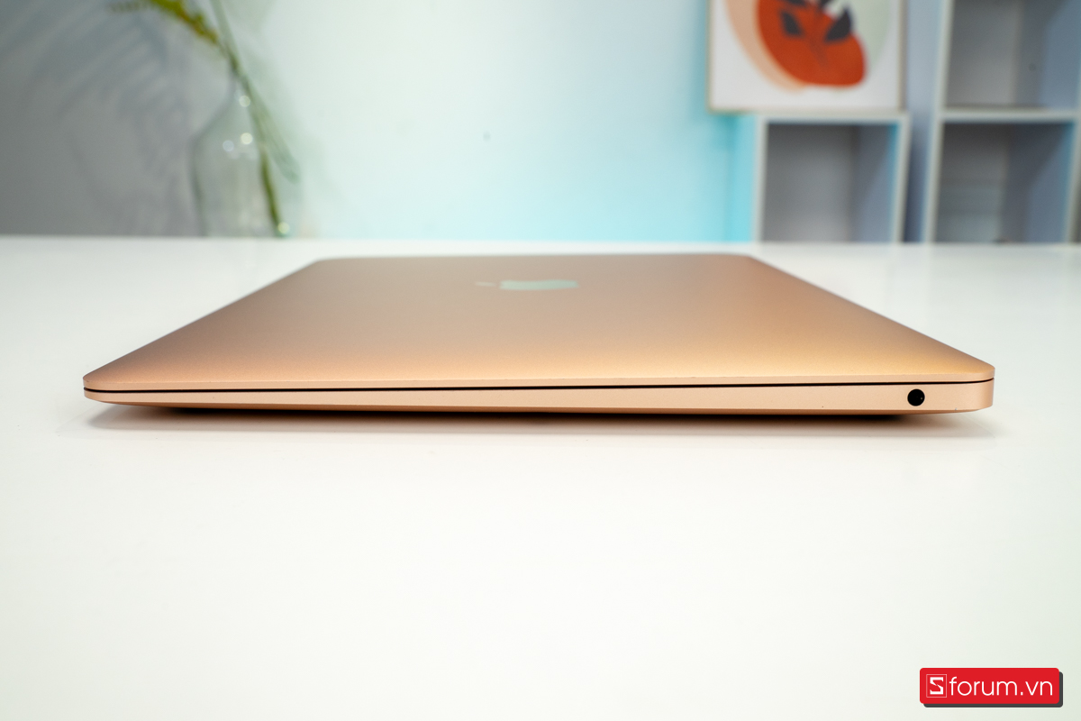 MacBook sang trọng dịp tháng ba