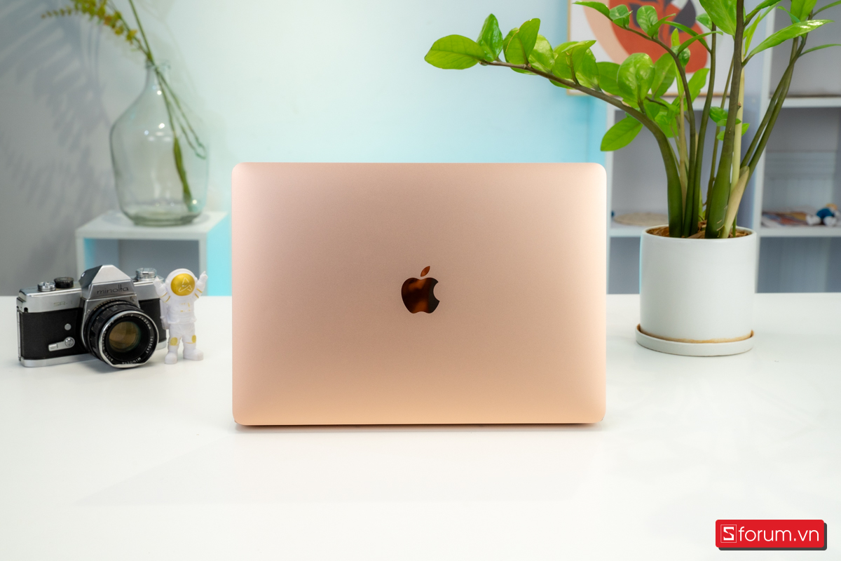 MacBook sang trọng dịp tháng ba