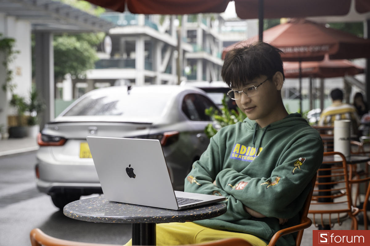 MacBook sang trọng dịp tháng ba