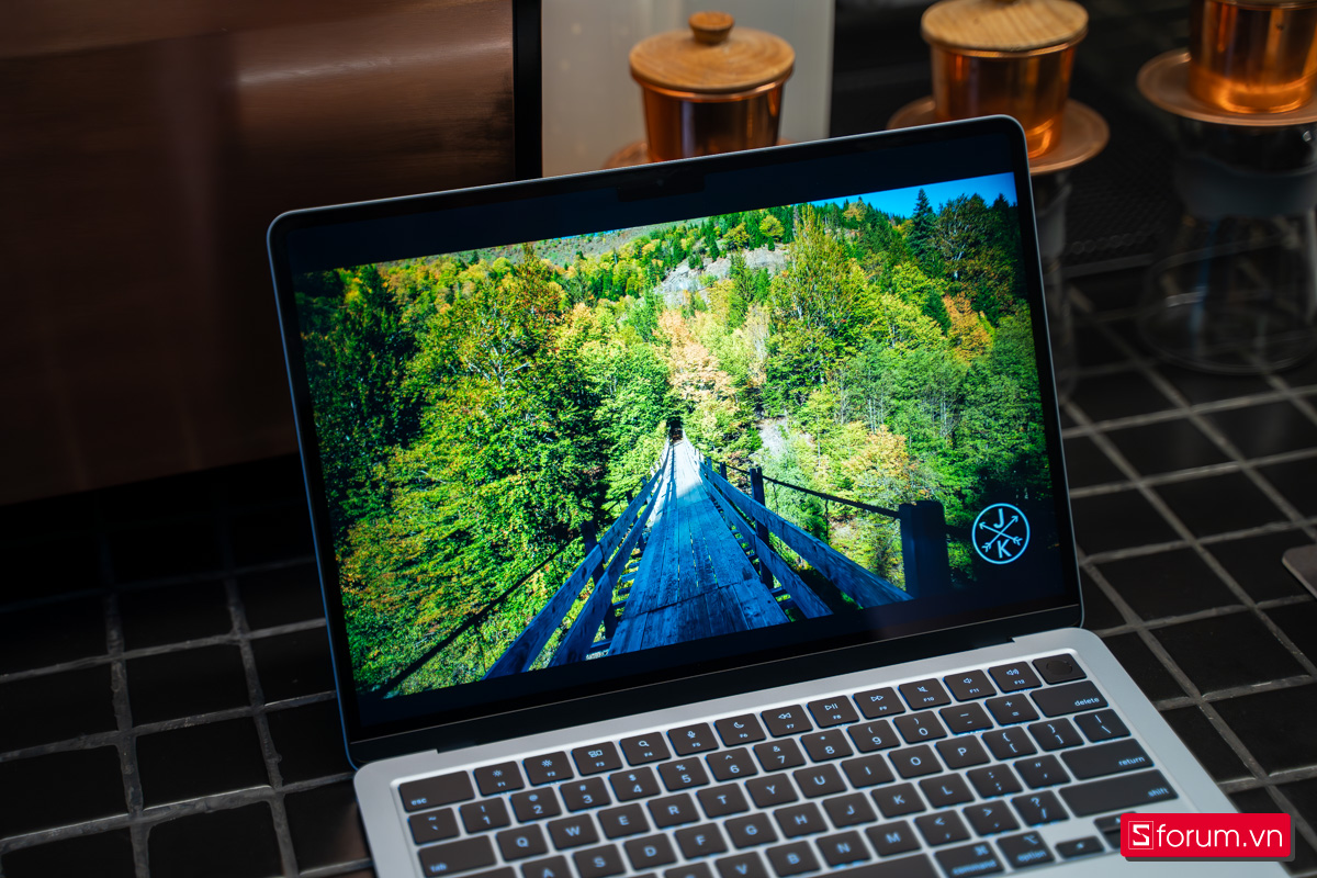 MacBook sang trọng dịp tháng ba