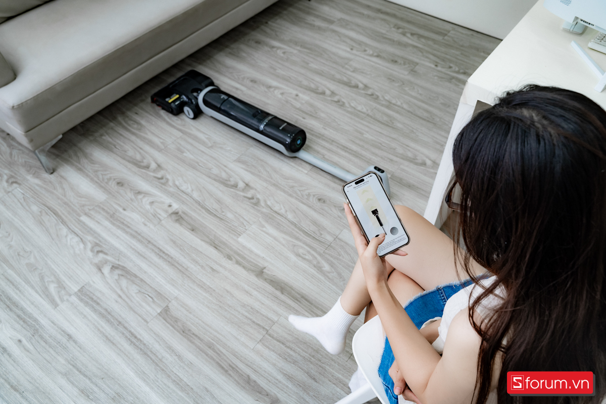 Dreame H15 Pro Heat nổi bật trong nhóm này nhờ khả năng hút bụi kết hợp lau nhà sạch sâu