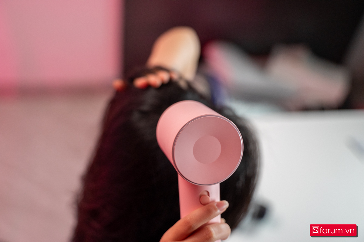 Máy sấy tóc chăm tóc chuẩn salon ngay tại nhà dịp 8/3