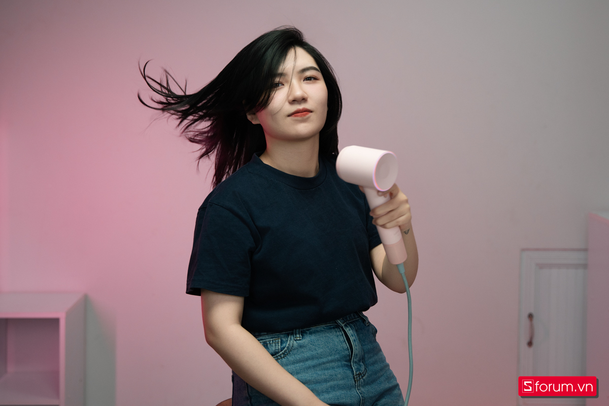 Máy sấy tóc chăm tóc chuẩn salon ngay tại nhà dịp 8/3
