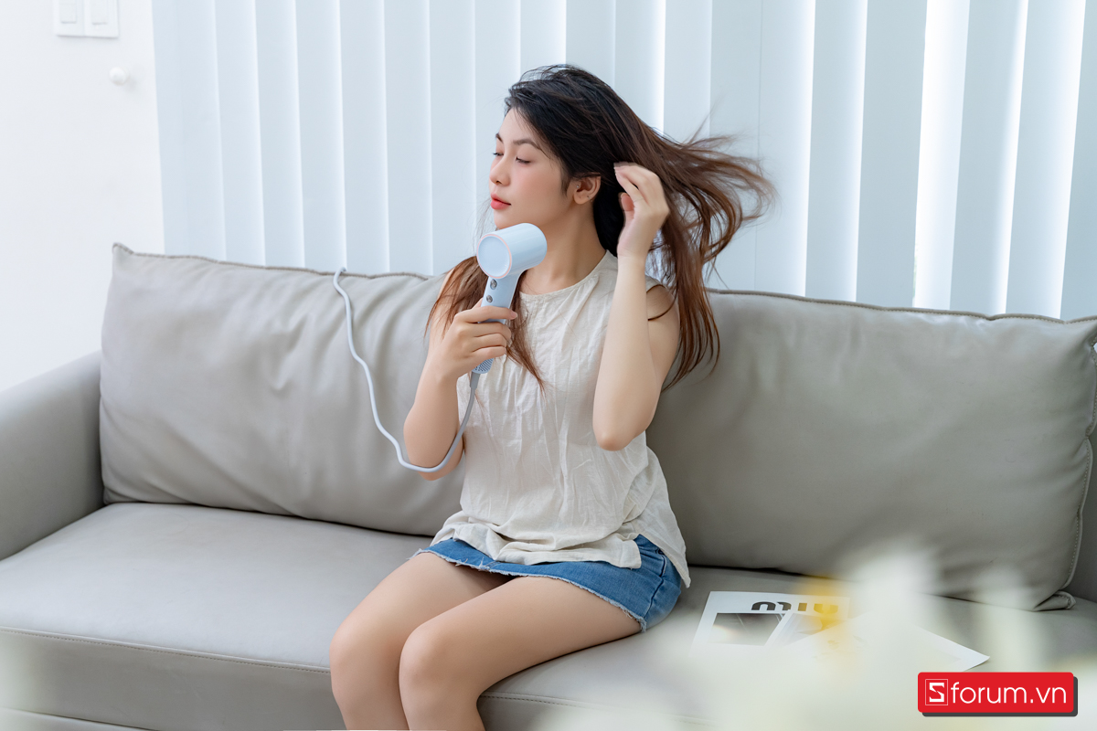 Máy hỗ trợ 2 tốc độ gió cùng nhiều chế độ sấy