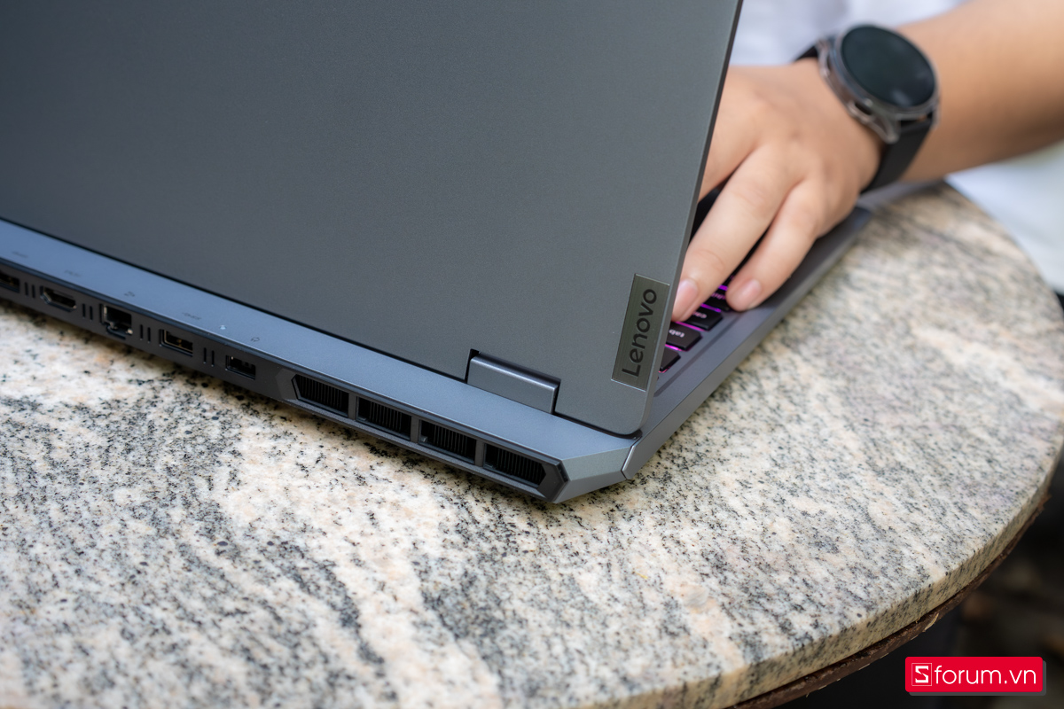 Thiết kế bên ngoài Lenovo LOQ 15AHP10