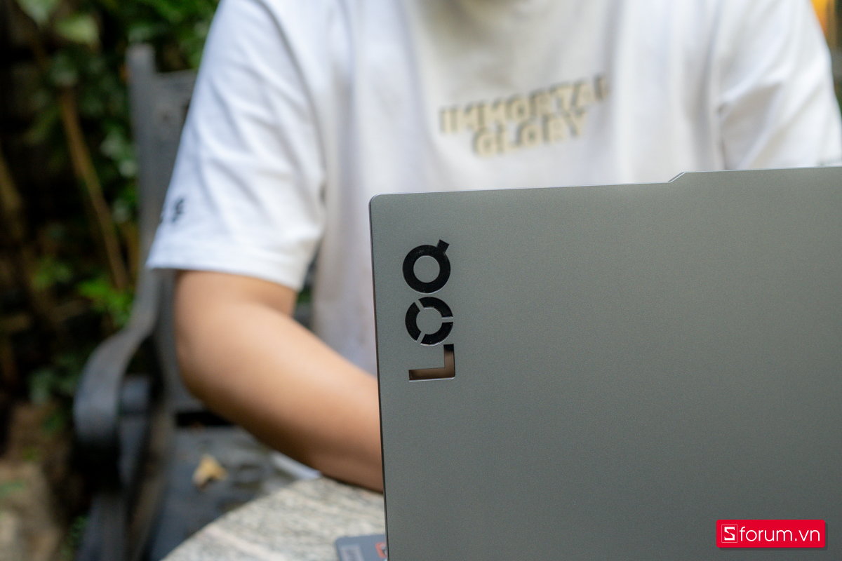 Thiết kế bên ngoài Lenovo LOQ 15AHP10