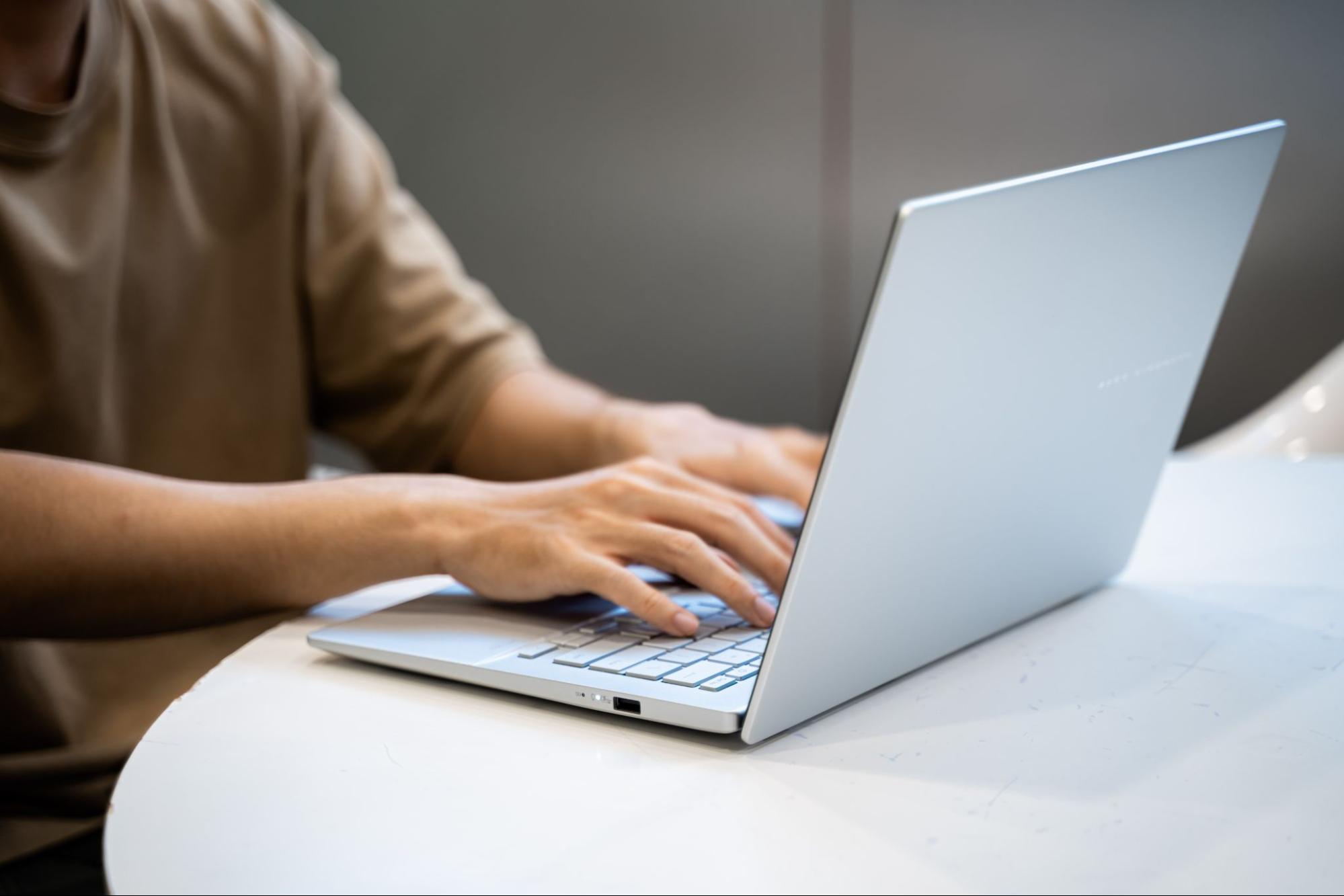 Phụ huynh nên chọn laptop ASUS nào cho con? Vivobook đang là lựa chọn “an tâm nhất” năm 2025