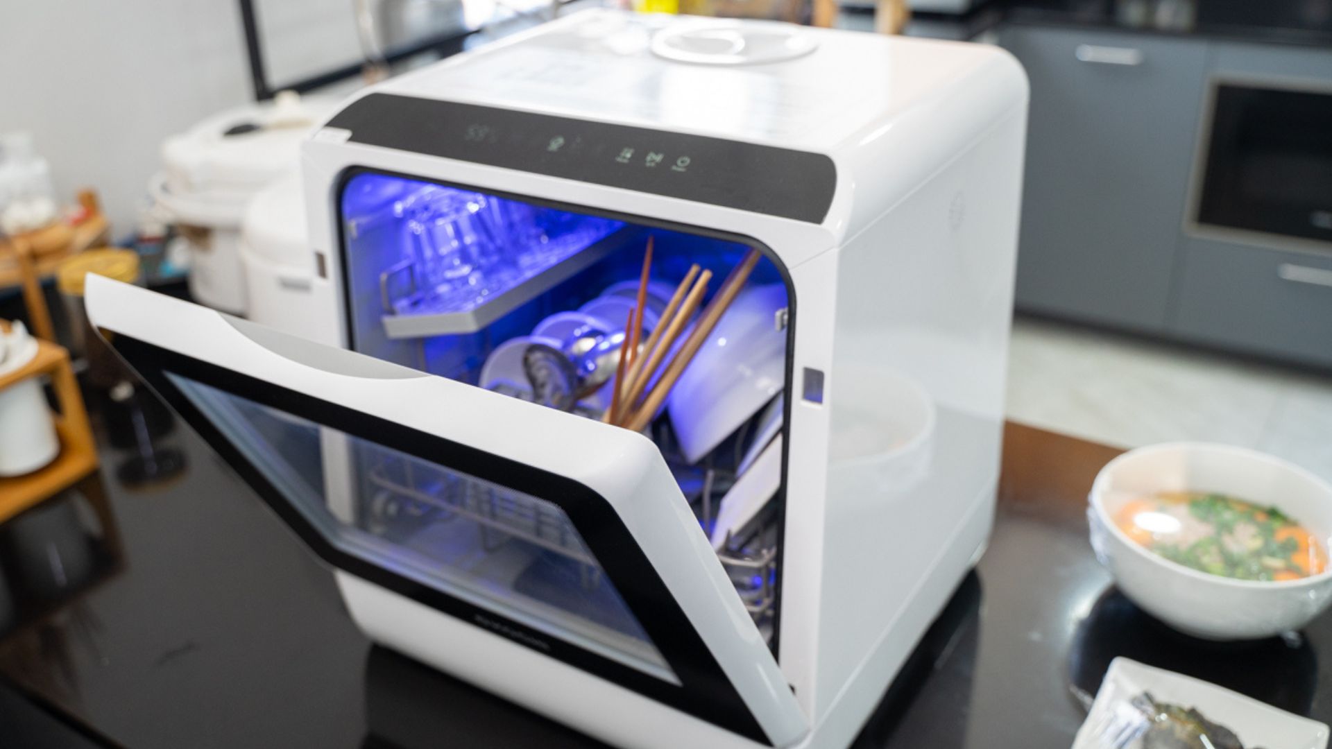 Chuyện rửa chén ngày Tết: Có nên mua máy rửa chén không? Mẫu đáng mua nhất 2026 Chuyện rửa chén ngày Tết: Có nên mua máy rửa chén không? Mẫu đáng mua nhất 2026