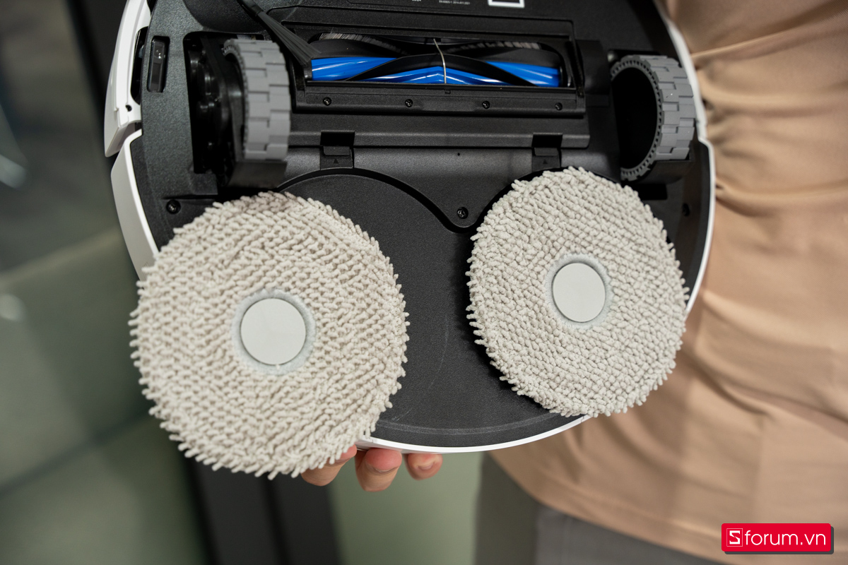 Máy sử dụng công nghệ lau xoay OZMO Turbo 2.0, kết hợp xoè giẻ TruEdge Adaptive Edge Mopping