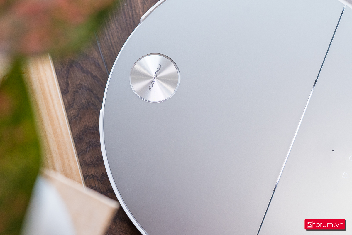 Roborock Saros 10 hoạt động với thời gian lên đến 220 phút