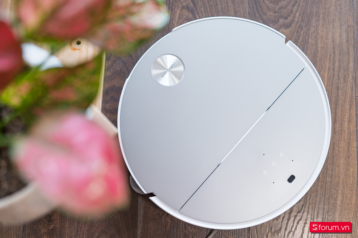 Roborock Saros 10 hoạt động với thời gian lên đến 220 phút