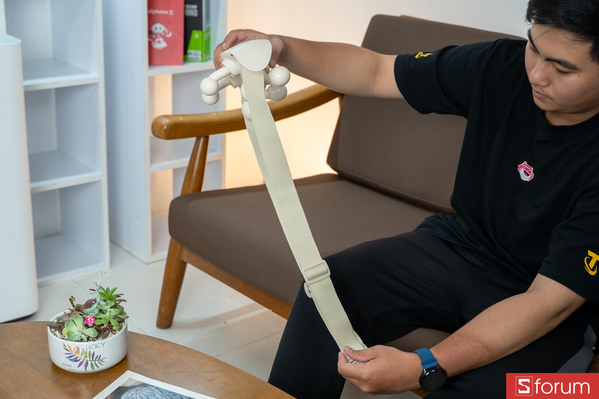 Hệ thống con lăn massage hoạt động khá chắc và lực vừa phải