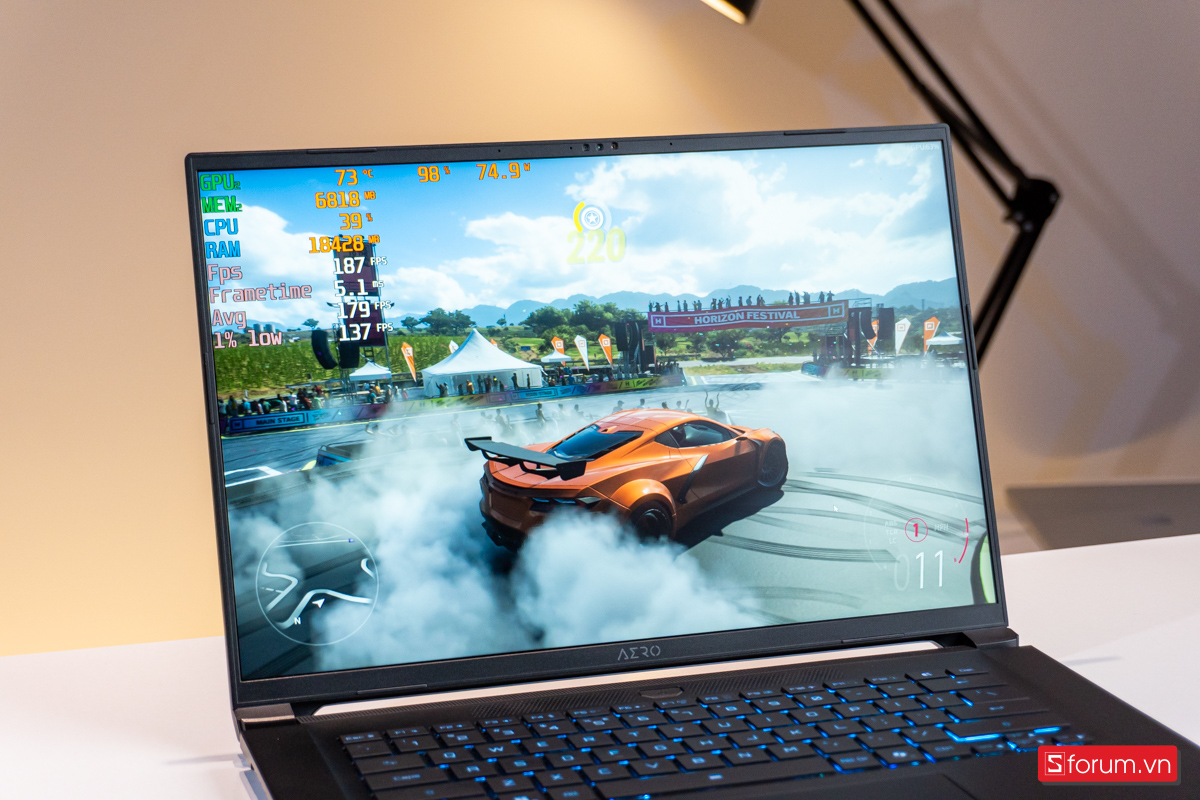 AERO X16 có TGP thấp hơn dẫn đến hiệu năng gaming và render kém hơn đôi chút