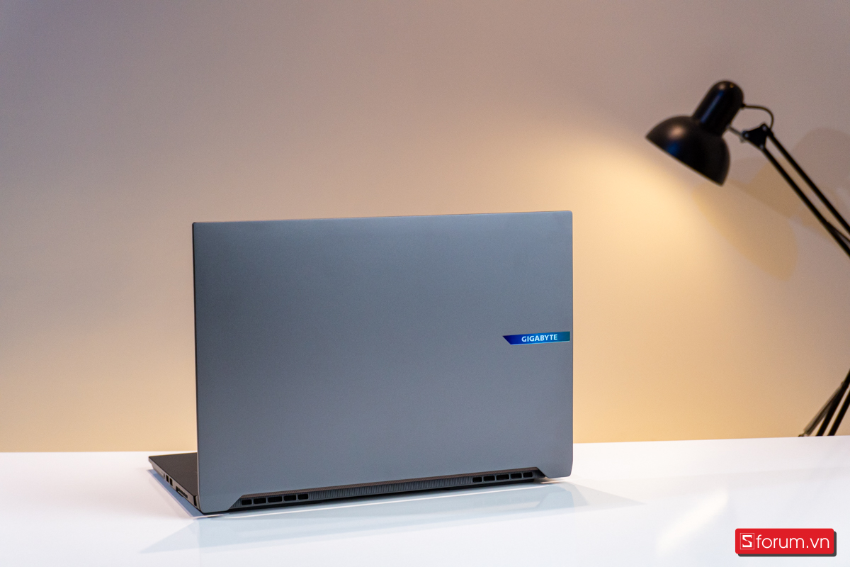 Gigabyte AERO X16 lại thu hút bởi thiết kế và màn hình hướng tới người làm sáng tạo