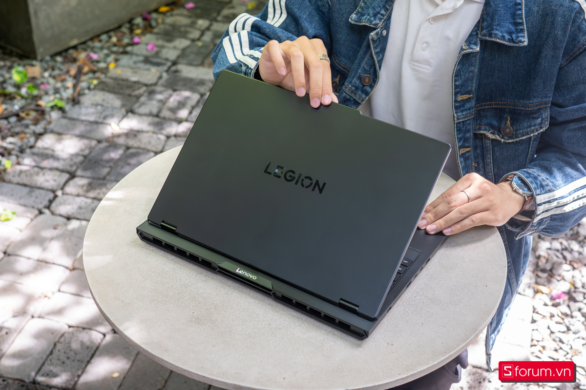 Thiết kế chắc chắn của Legion 5 2025