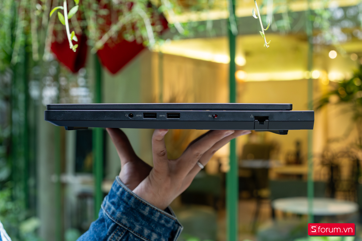 Hệ thống cổng kết nối trên Legion 5 2025