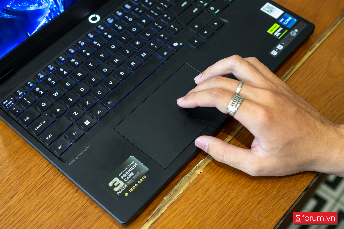 Bàn phím trên hai máy có bố cục gần như giống nhau