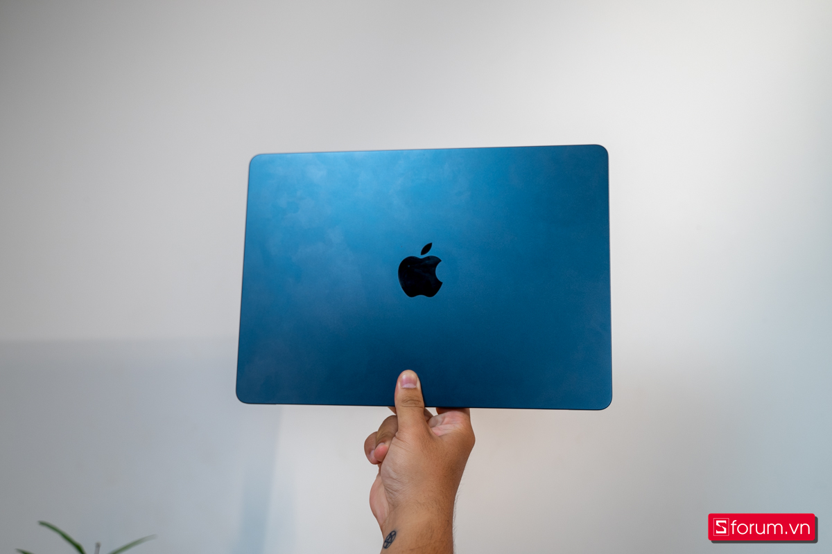 MacBook Air M2 sở hữu viên pin 52.6Wh khi có thể đạt tối đa 18 giờ