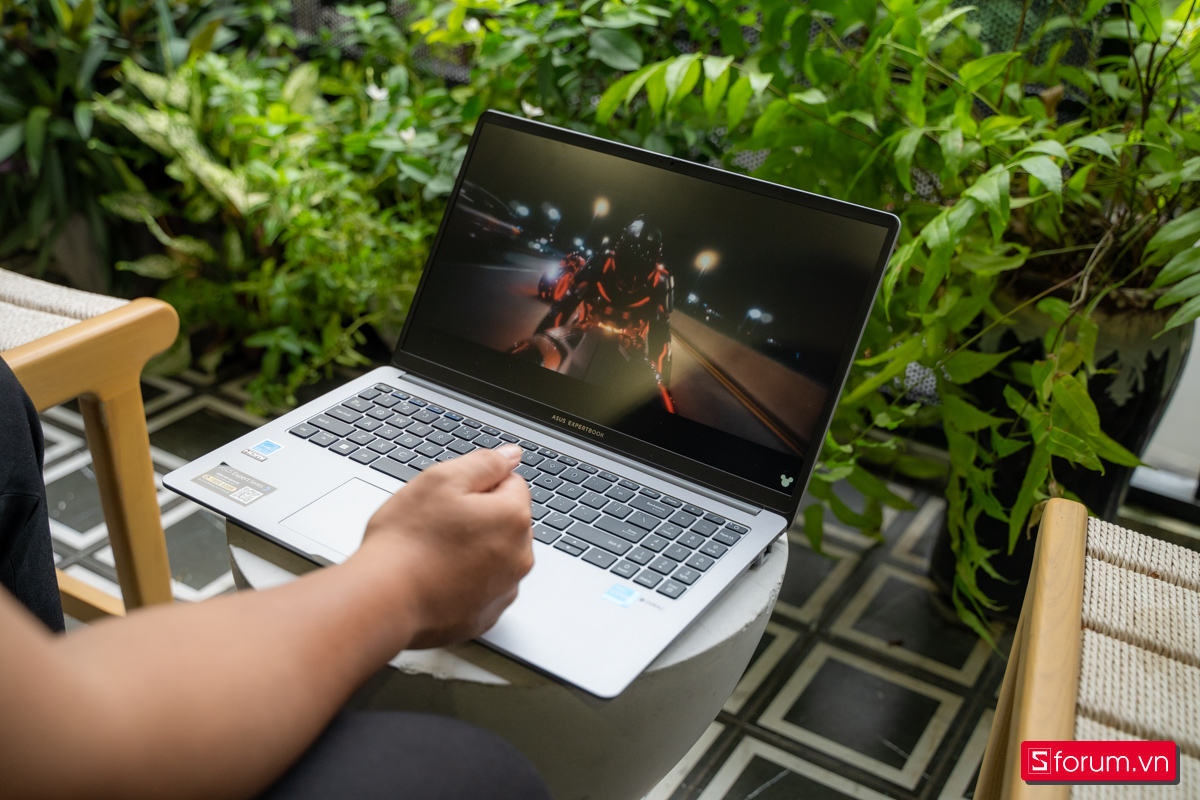 ASUS ExpertBook P1 có đủ sức cân đến ngày ra trường