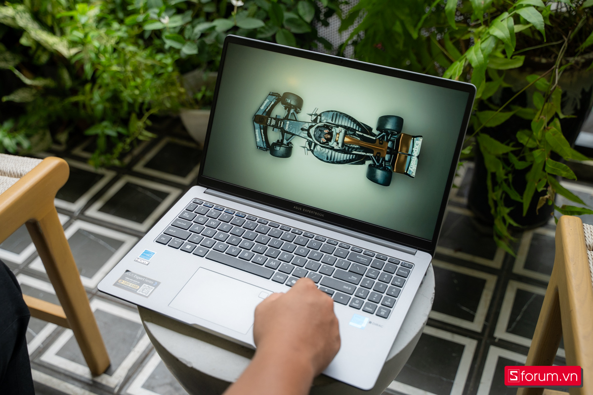 ASUS ExpertBook P1 có đủ sức cân đến ngày ra trường