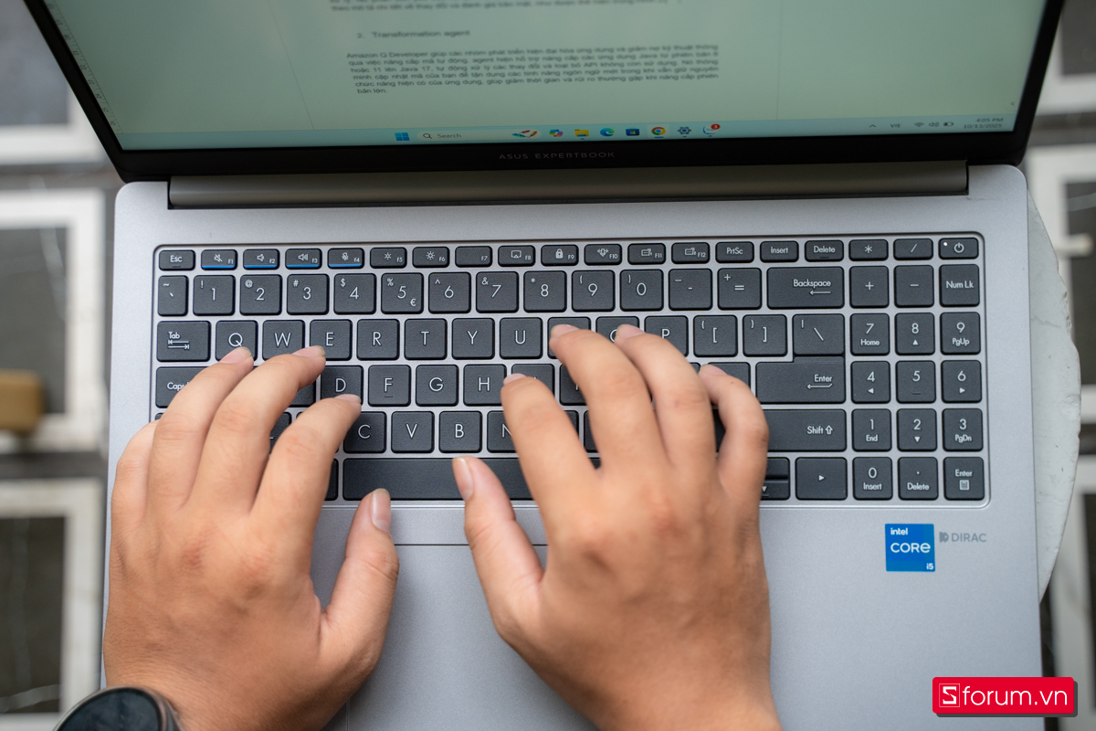 ASUS ExpertBook P1 có đủ sức cân đến ngày ra trường