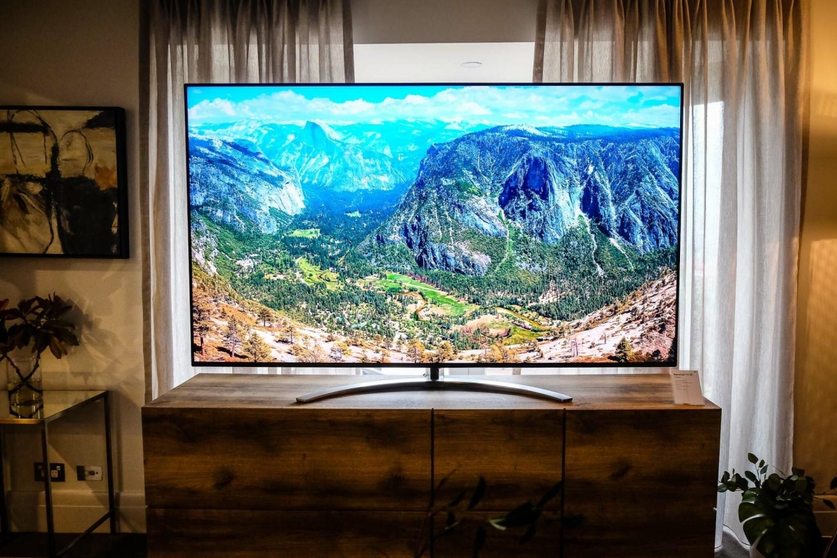 Chọn TV 43 inch giá rẻ cho phòng ngủ