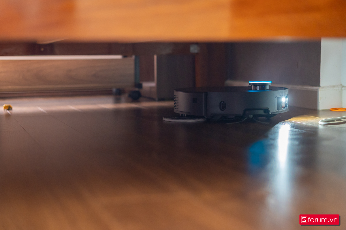 LED chiếu sáng kết hợp camera AI giúp robot nhà Dreame nhận biết vật cản