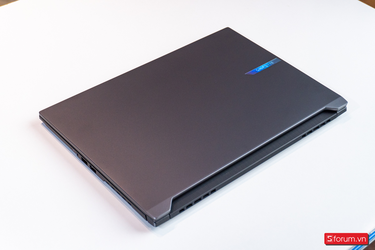 Thiết kế Gigabyte AERO X16