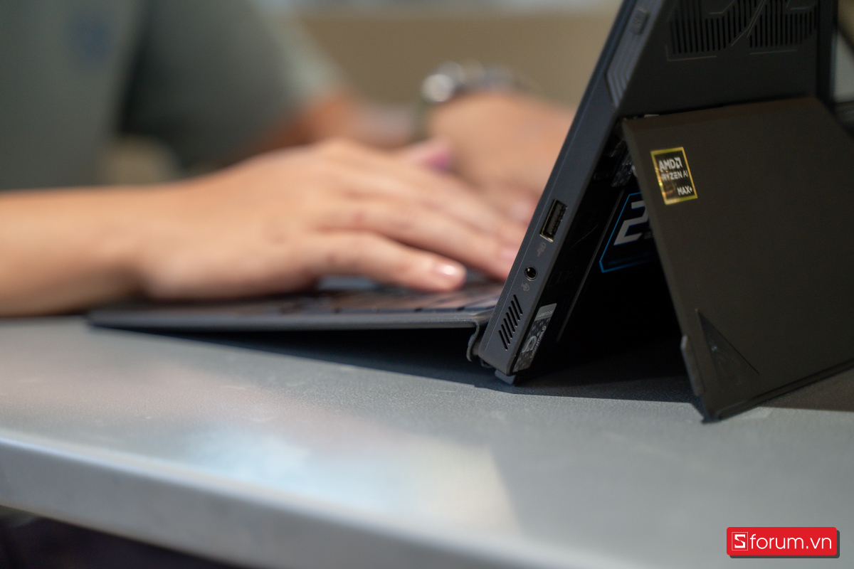 Phần thiết kế chính là thứ khiến ROG Flow Z13 thật sự nổi bật so với phần còn lại